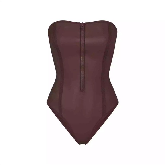 RUBBERIZED SCUBA SWIM
STRAPLESS ONE PIECE SIZE XL - Picture 2 of 13